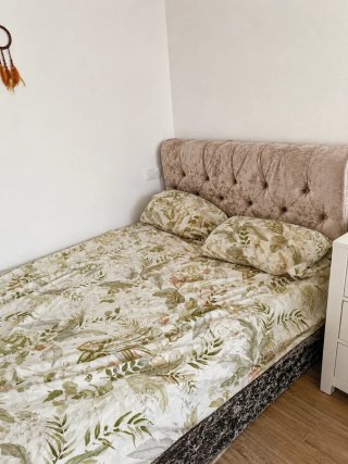 Cama tapizada gris