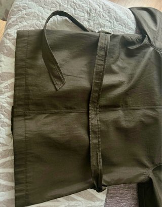 Parka corta tipo gabardina verde oliva