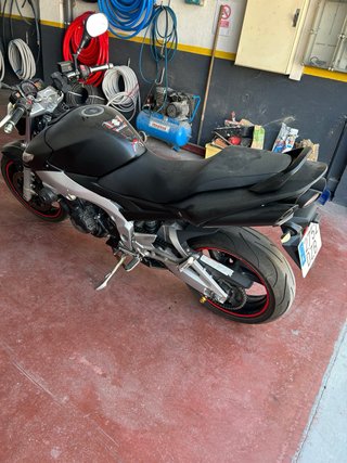 Suzuki GSR 600 Naked Negra/Plata Limtitada para A2