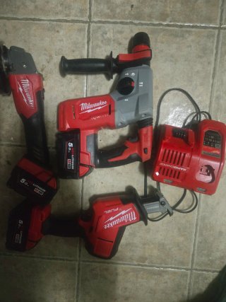 Milwaukee Herramientas Eléctricas y Cargador