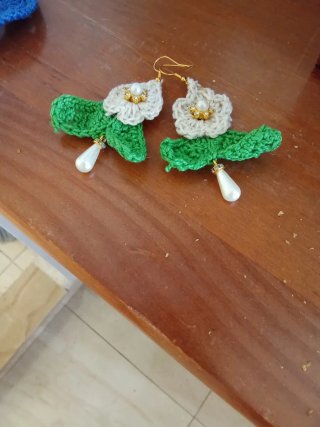 Artesanía: Pendientes, bolsos, collares, pulseras
