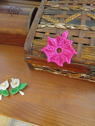 Artesanía: Pendientes, bolsos, collares, pulseras