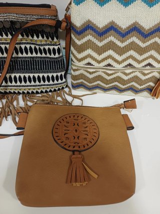 Lote 3 bolsos étnicos y cuero