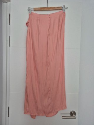 Falda midi satinada Zara