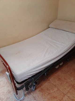 Cama médica ajustable