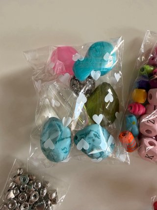 Cajita 25 Bolsas Abalorios y Pulseras