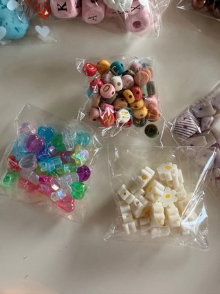 Cajita 25 Bolsas Abalorios y Pulseras