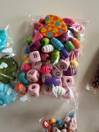 Cajita 25 Bolsas Abalorios y Pulseras
