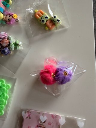 Cajita 25 Bolsas Abalorios y Pulseras