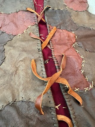 Ropa medieval de cuero