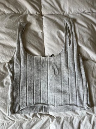 Camiseta tirantes gris botones
