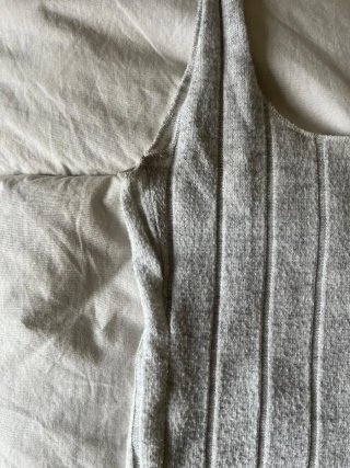 Camiseta tirantes gris botones
