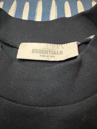 Camiseta Essentials Negra
