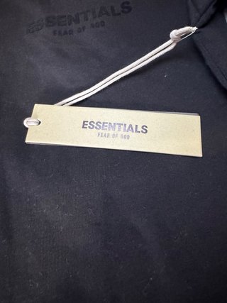 Camiseta Essentials Negra