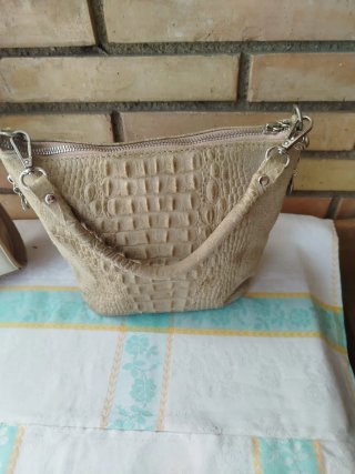 Bolsos de piel y varios modelos