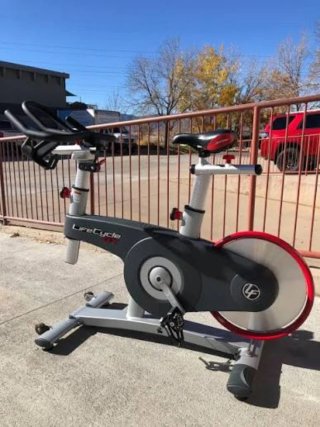 Bicicleta Life Fitness Lifecycle GX con Pantalla