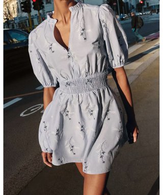 Vestido azul bordado