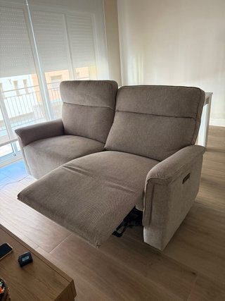 Sofá eléctrico 2 plazas tela Estirado mide 150 cm.