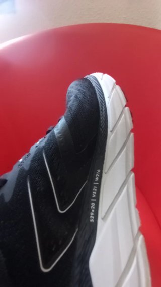Zapatillas Hoka Negras y Blancas