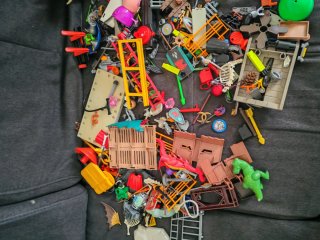 Lote de piezas Lego y figuras