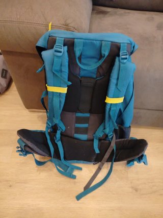 Mochila de montaña Quechua azul y gris