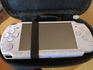 Consola Portátil Sony PSP + 4 juegos de regalo
