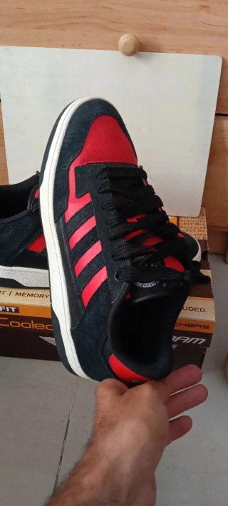 Zapatillas Adidas Negras y Rojas
