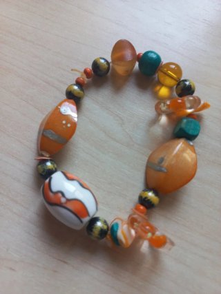 3 Pulseras elásticas doradas y naranjas  artesanas