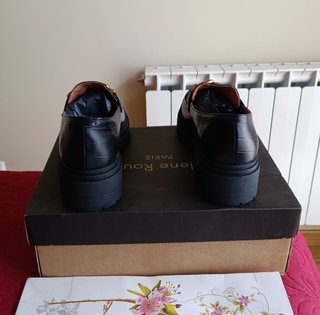 Mocasines Hélène Rouge Piel Negro Cadena Dorada