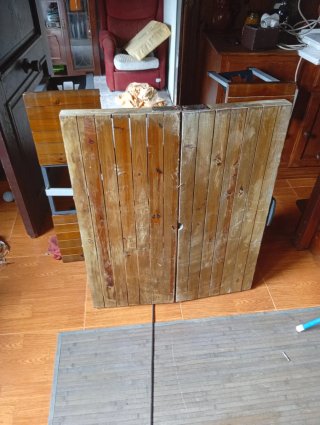 Tavolo pieghevole in legno con panche
