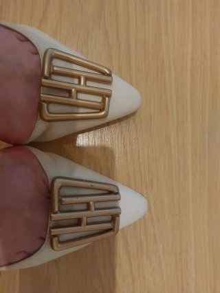 Zapatos Hispanitas blancos y dorados