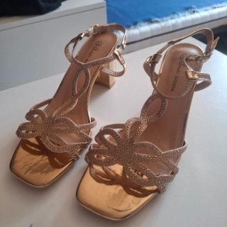 Tacones dorados de gala talla 38