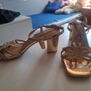Tacones dorados de gala talla 38