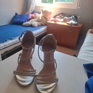 Tacones plateados La Botine Souriante Talla 38