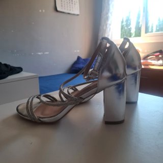 Tacones plateados La Botine Souriante Talla 38