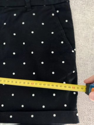 Pantalón corto lunares