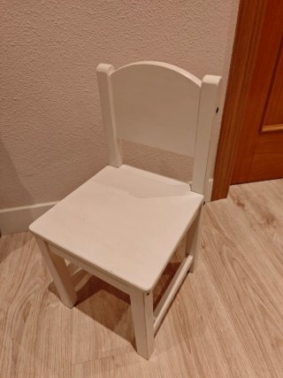 Silla infantil blanca