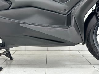YAMAHA XMAX 300