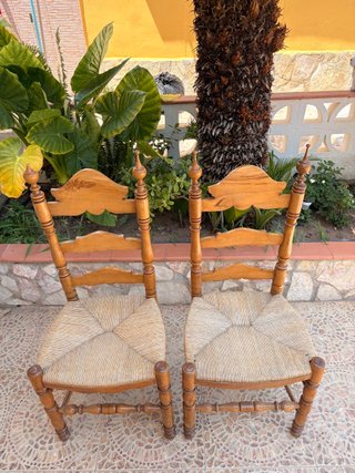 Dos sillas Rústicas Madera Maciza