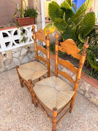 Dos sillas Rústicas Madera Maciza