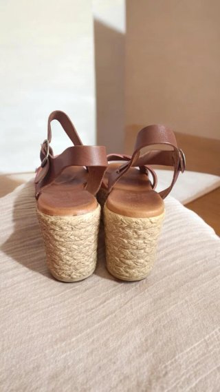 Sandalias cuña plataforma mujer naranja y marrón