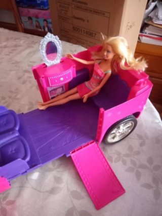 Coche y muñecas Barbie