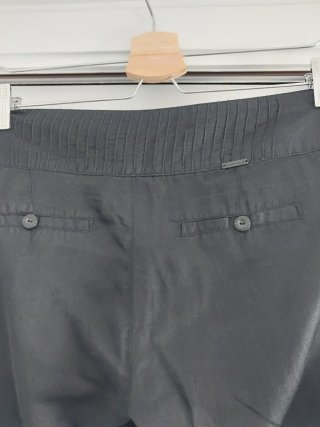 Pantalón de raso negro