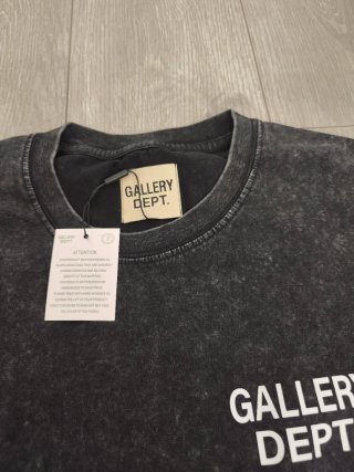 Camiseta Gallery Dept. Gris