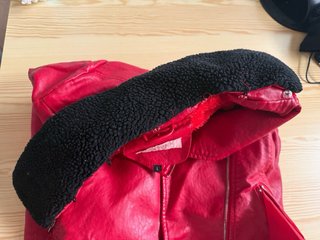 Chaqueta cuero roja con forro negro