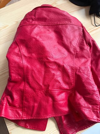 Chaqueta cuero roja con forro negro