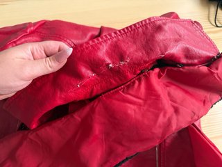 Chaqueta cuero roja con forro negro