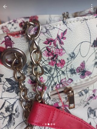Bolso de mano floral con cadena