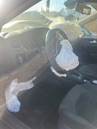 Volkswagen Golf7(DESPIECE)se puede vender entero.