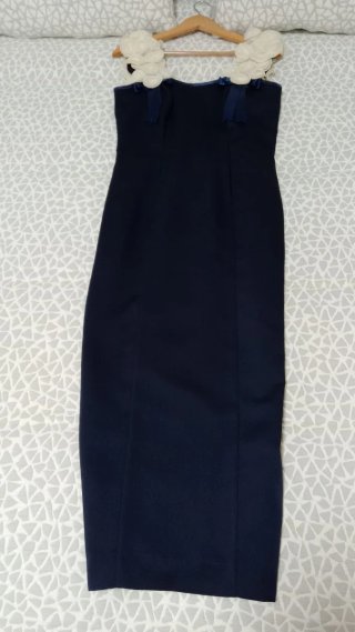 Vestido azul de fiesta con flores